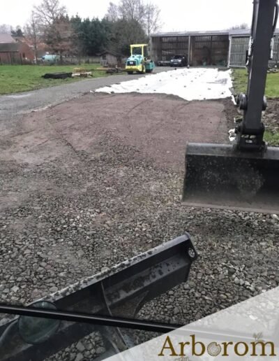 Terrassement et pose de gravats pour chemin privé