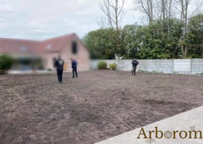 Préparation du sol avant l'installation de pelouse naturelle en rouleau